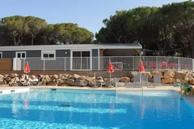 Image de Camping 3 étoiles - Piscine  - ccbfhbd