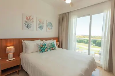 Image de Exquisite apt : Private beach : Swimming pool : 2br