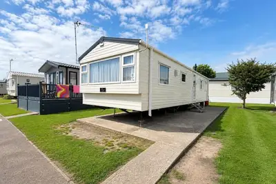 Image de Homely caravan by the beach at Pakefield Holiday Park in Suffolk ref 68088cr