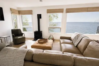 Image de Lake Superior Retreat with Private Sauna and Panoramic Views