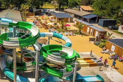 Image de Camping 4 étoiles - Piscine  - ccbf0dg