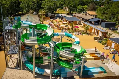 Image de Camping 4 étoiles - Piscine  - ccbf0hi