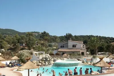 Image de Camping 3 étoiles - Piscine  - ccbgeig