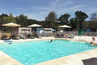 Image de Camping 2 étoiles - Piscine  - ccbgfec