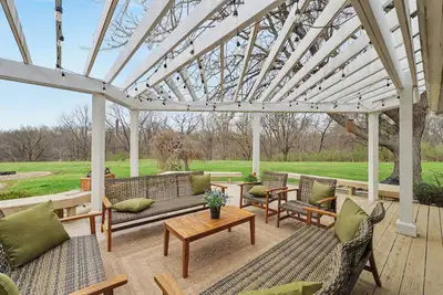 Image de Secluded Retreat + Centrally Located + Spacious + Game Room