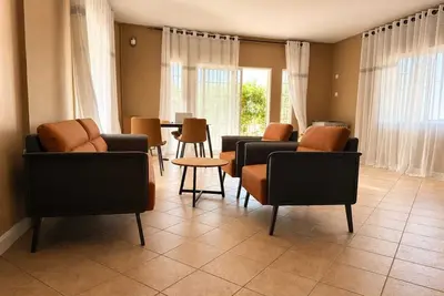 Image de 2-bedroom townhome in fantasti Conakry by the sea with a beautiful swimming pool