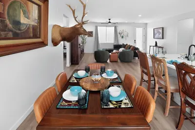 Image de Tesla Ev, Native Decor, Golf, Fish, Lake, Repeat, Come as Guests Leave as Friends