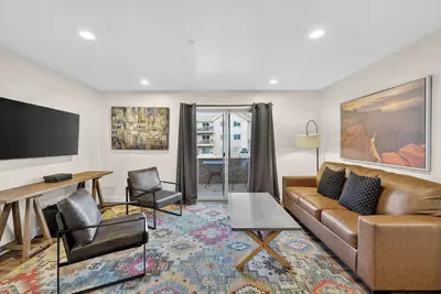 Image de 2-F Castle Valley Redcliff Condo