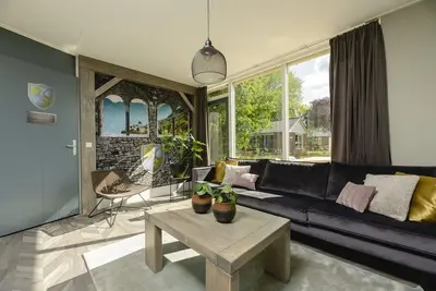 Image de Chalet avec vue sur la prairie et bain à remous