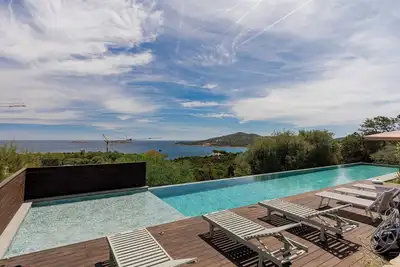 Image de [Pantogia] Villa with infinity pool