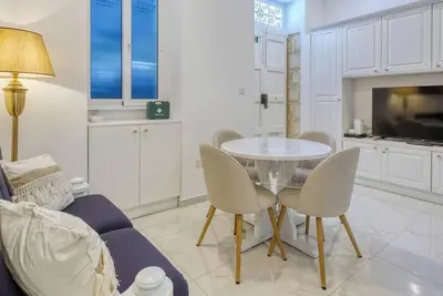 Image de Prime design 2br ground floor home w/Wifi & Ac