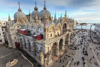 Image de Luxury Venetian Apartment in Restored 15th-Century Palazzo