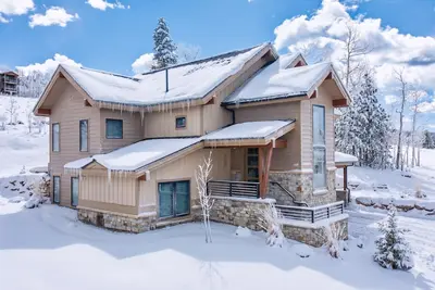 Image de 238 Night Hawk Home Beautiful mt home, mt views, private hot tub