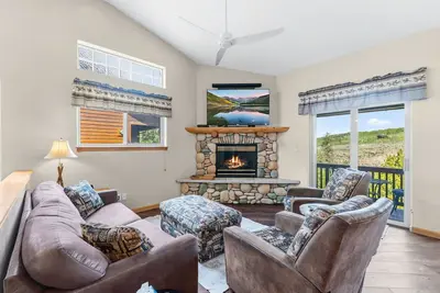 Image de Central Dillon Retreat | Ski, Hike, Explore