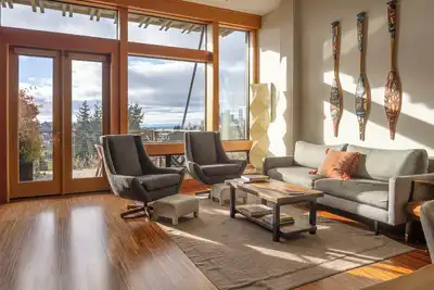 Seattle Lux - Skyline Views