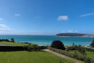 Image de Grande maison, pleine vue mer, accès direct à la plage du Portzic