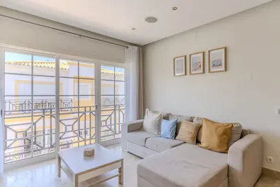 Image de #318 Spacious 2br Apartment | Bright Interiors