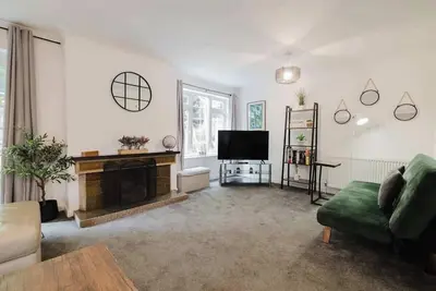 Image de Spacious 4 Bedroom Home With Free Parking