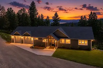 Image de Group Retreat Near Glacier | Lake Views