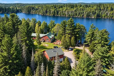 Image de Cottage/Home Lakefront | 3 Bedrooms + 2 Baths