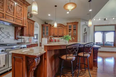Image de Valparaiso | A West Redding Hilltop Estate