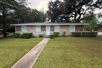 Image de Tranquil 3-bedroom house with Ac in charming Eastman