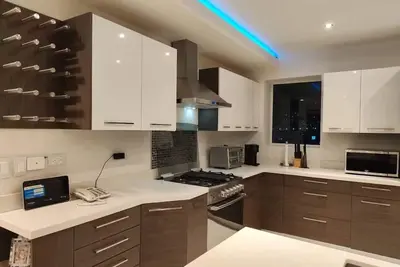 Image de Sky Penthouse with Panoramic Ocean View & Jacuzzi