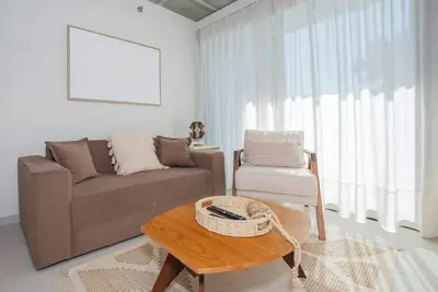 Image de Stylish Stay w/ Private Patio | Pool, Gym Access