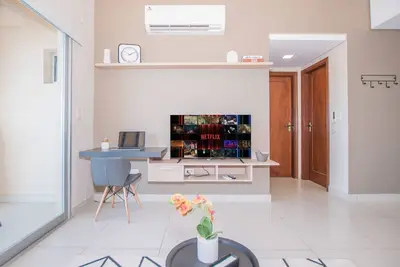 Image de Urban 2br Escape | Fast Wi-Fi & Central Location