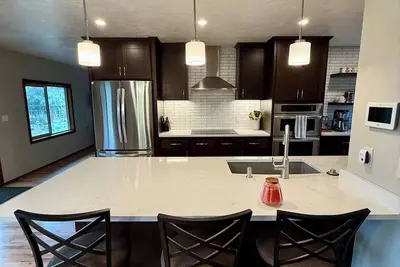 Image de Spacious 4-bed in Eugene - Gated, Fenced Estate 10 min from Downtown/Wineries