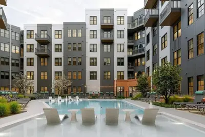 Image de Downtown Bham. Pool. City Views. Gym. Luxury