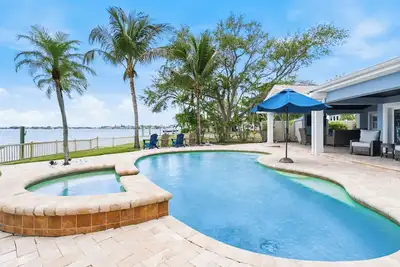 Image de Seaglass Harbor | Pool + Hot Tub on Intercoastal | 5 Br/4 Ba | Unbeatable Family Getaway