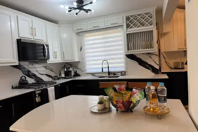 Image de Luxury 3bedroom house in a  gated complex with Ac, jacuzzi and hot water.