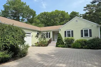 Image de Gorgeous 3-bedroom house close to Willowbend in charming Mashpee