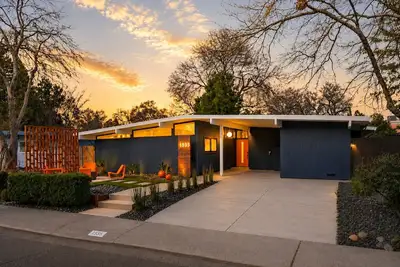 Image de Midcentury Modern Oasis: Atomic Ranch Reimagined