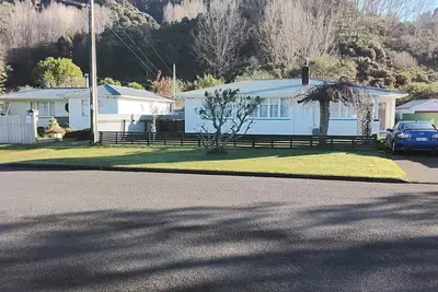 Image de Frances's Patch with a rural backdrop in whanganui