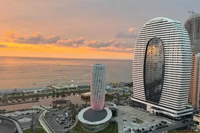 Image de Spacious Balcony 2 bedrooms Apartment with Sea and Mountain View - Batumi