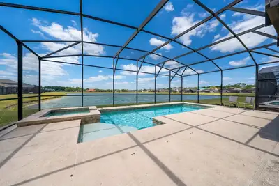 Image de 7br Crystal Cove Home with Lake View & Pool