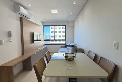 Image de Modern studio apartment in the city center with air conditioning, garage, swimming pool, and gym.