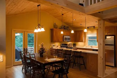 Image de Cottage 24 | Pet-Friendly Muskoka Cottage Near Beach & Resort Amenities Sleeps 6