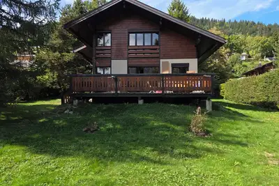 Image de Chalet tout équipé pour famille  avec grand jardin à 300m des remontées.