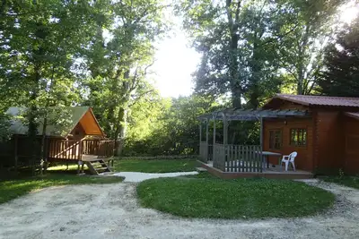 Image de Chalet et lodge au bout d un chemin sans issus, très calme, à 3 km de Guedelon