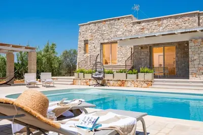 Image de Villa de luxe sur 2 niveaux avec piscine & vue mer