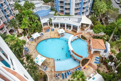 Image de 1 bd apartment - Heated Pool, Spa, Walk to the Beach | Broadbeach