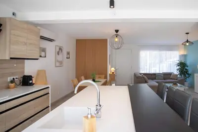 Image de Charmante maison mitoyenne avec terrasse, jacuzzi privatif et jardin
