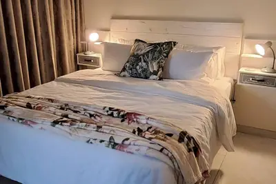 Image de Appartement d'hôtes de luxe entièrement meublé avec toutes les commodités