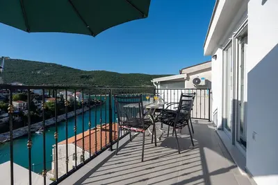 Image de One bedroom apartment with sea view