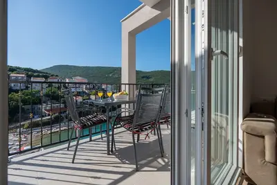 Image de One bedroom apartment with sea view 5