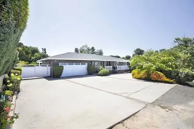 Image de Private Pool Oasis in the Heart of Fallbrook's Avocado Country