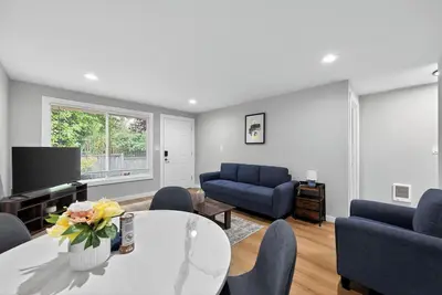 Image de King Bed-Stadium District Getaway